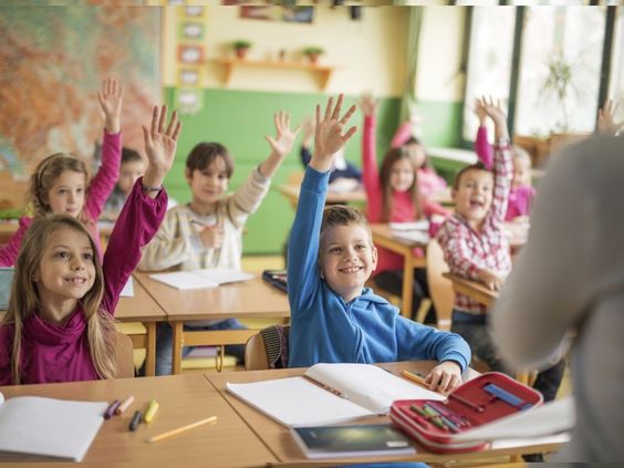 Niños en escuelas